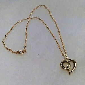 18" goldtone chain with‎ heart pendant